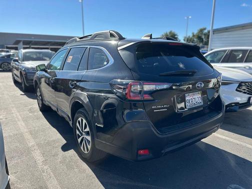 Crystal Black Silica 2024 Subaru Outback Premium