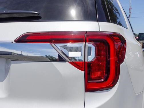 White Frost Tricoat 2022 GMC Acadia Denali