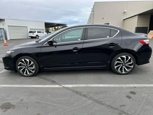 2017 Acura ILX Premium & A-SPEC Packages
