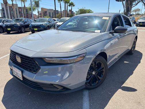 Urban Gray Pearl 2025 Honda Accord SE