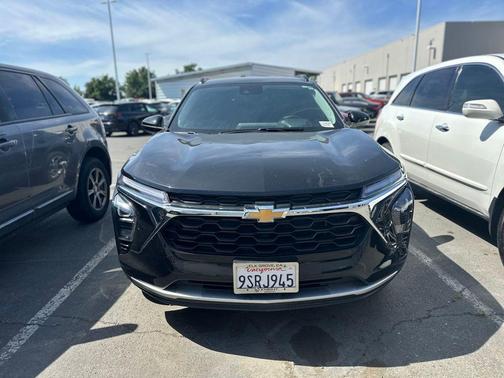 Mosaic Black Metallic 2025 Chevrolet Trax LT