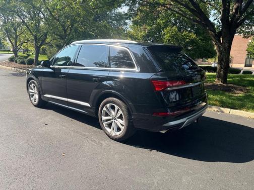 Mythos Black Metallic 2026 Audi Q7 55 Premium Plus