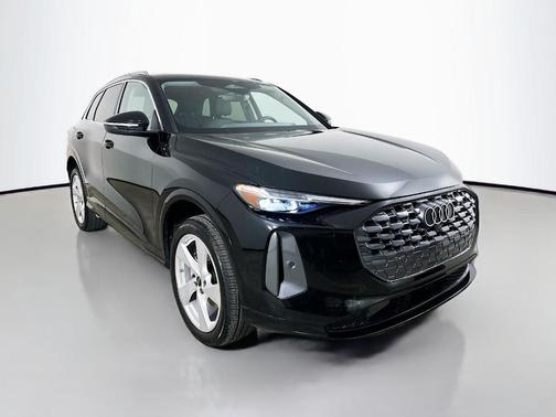 Mythos Black Metallic 2025 Audi Q5 2.0T quattro Premium
