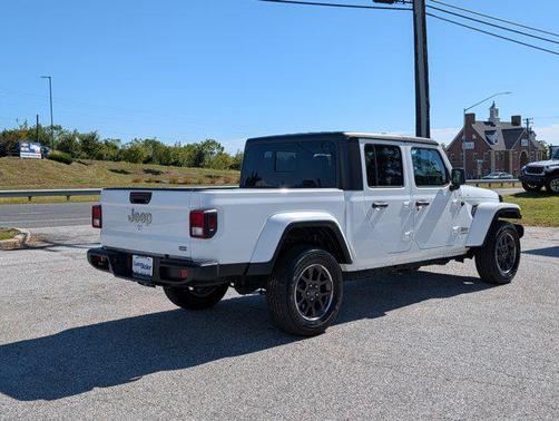 2023 Jeep Gladiator Overland