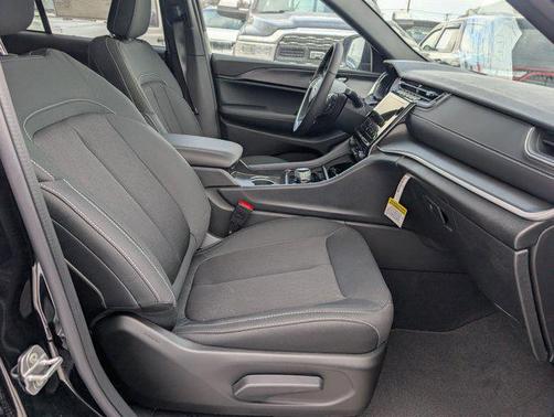 2026 Jeep Grand Cherokee Altitude