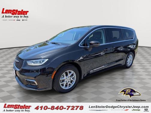 Brilliant Black Crystal Pearlcoat 2023 Chrysler Pacifica Touring L