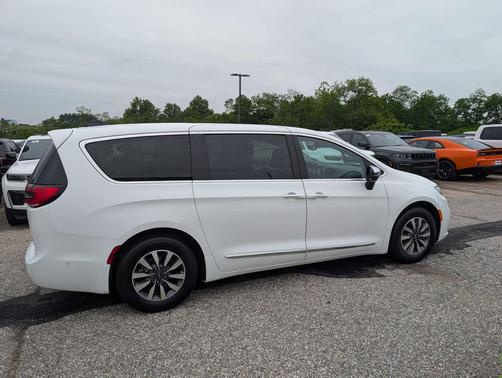 Bright White Clearcoat 2023 Chrysler Pacifica Hybrid Limited