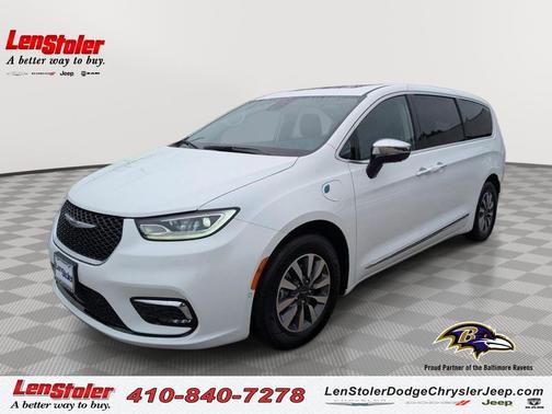 Bright White Clearcoat 2023 Chrysler Pacifica Hybrid Limited