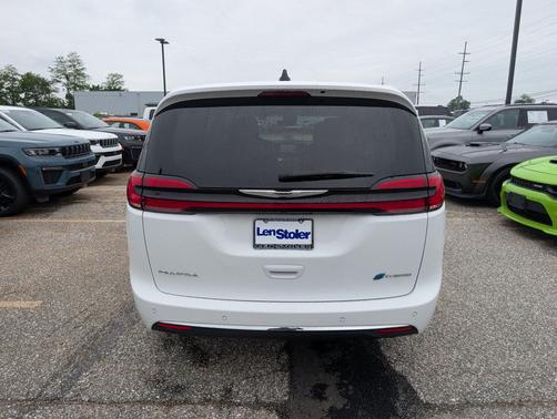 Bright White Clearcoat 2023 Chrysler Pacifica Hybrid Limited