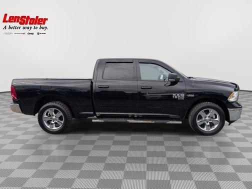 Diamond Black Crystal Pearlcoat 2019 RAM 1500 Big Horn