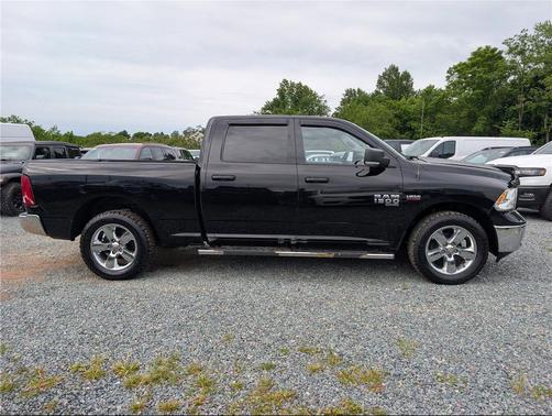 Diamond Black Crystal Pearlcoat 2019 RAM 1500 Big Horn