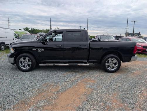 Diamond Black Crystal Pearlcoat 2019 RAM 1500 Big Horn