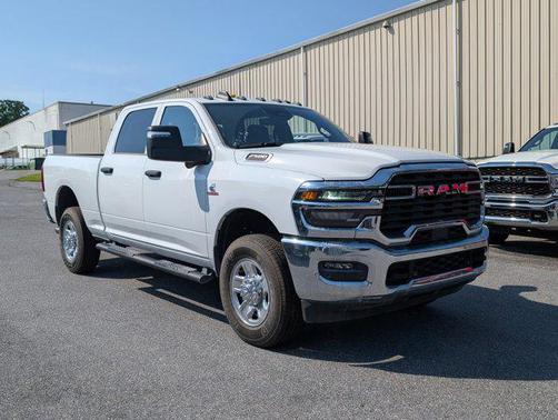 2025 RAM 2500 Tradesman Crew Cab 4x4 6'4' Box