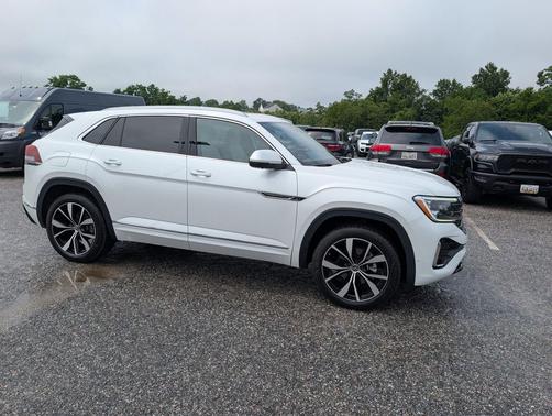 Opal White Pearl 2024 Volkswagen Atlas Cross Sport 2.0T SEL Premium