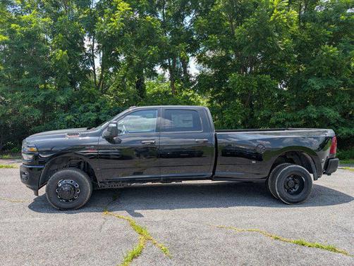 2025 RAM 3500 Big Horn Crew Cab 4x4 8' Box