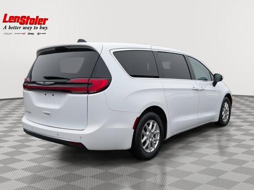 Bright White Clearcoat 2023 Chrysler Pacifica Touring L