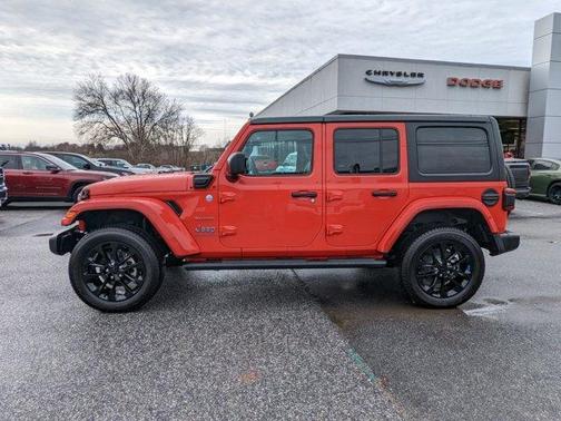 Photo 3 of 32 of 2023 Jeep Wrangler 4xe Sahara