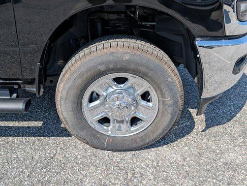 2025 RAM 2500 Tradesman Crew Cab 4x4 6'4' Box