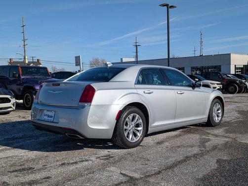 2019 Chrysler 300 Touring