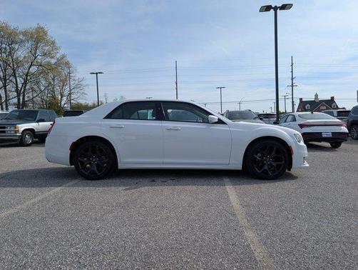 2023 Chrysler 300 Touring