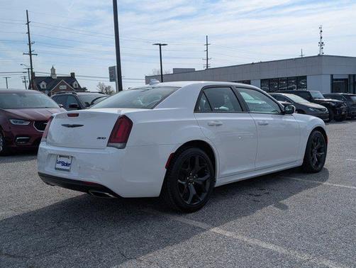 2023 Chrysler 300 Touring