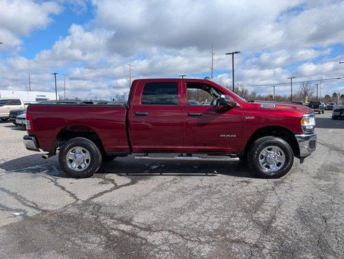 2022 RAM 2500 Tradesman Crew Cab 4x4 6'4' Box