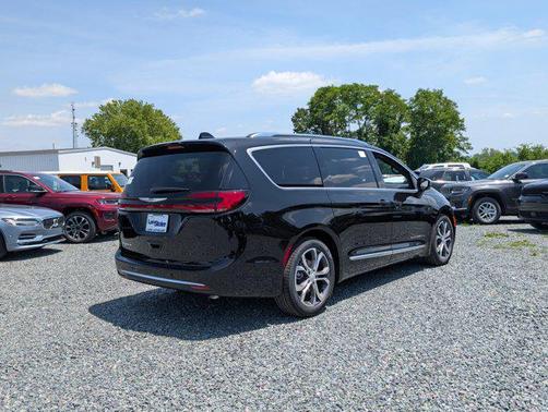 2025 Chrysler Pacifica L