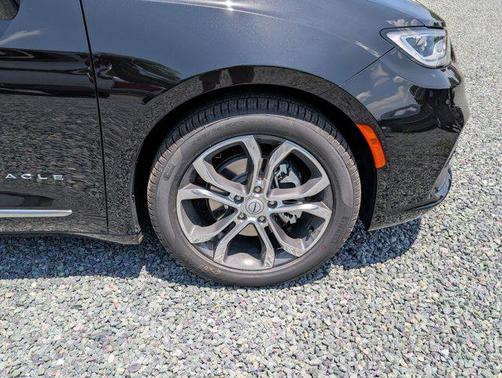 2025 Chrysler Pacifica L