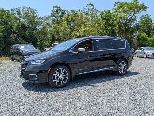 2025 Chrysler Pacifica L