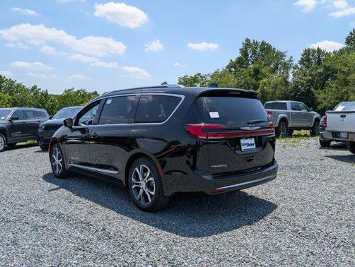 2025 Chrysler Pacifica L