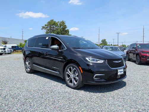 2025 Chrysler Pacifica L