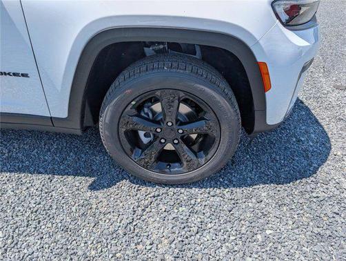 Bright White Clearcoat 2026 Jeep Grand Cherokee Limited