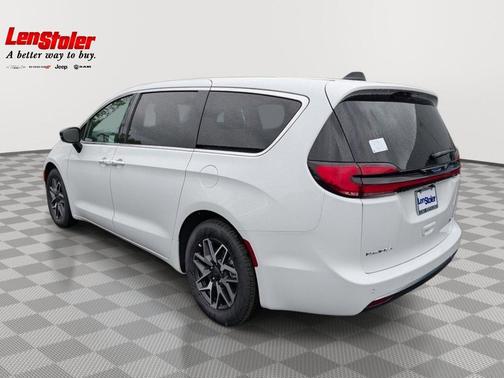 Bright White Clearcoat 2027 Chrysler Pacifica Limited