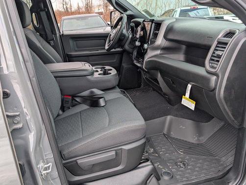 2026 RAM 2500 Tradesman Crew Cab 4x4 6'4' Box