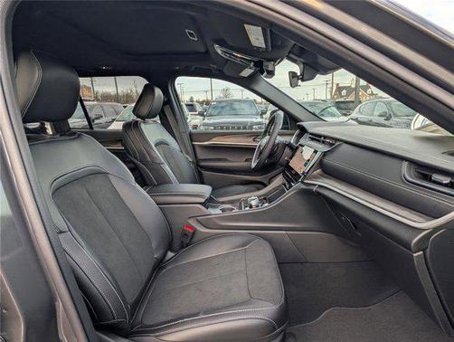 Baltic Gray Metallic Clearcoat 2026 Jeep Grand Cherokee Altitude