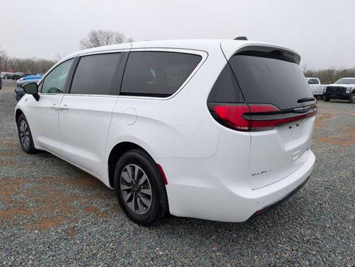 Bright White Clearcoat 2024 Chrysler Pacifica Hybrid Select