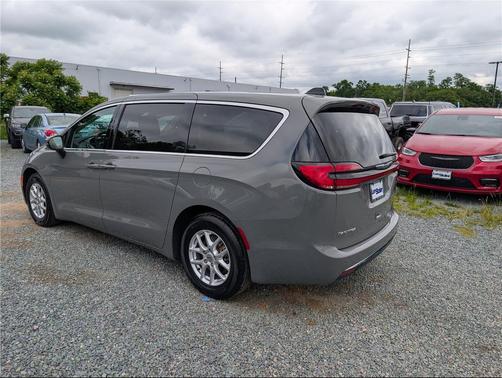 Ceramic Gray Clearcoat 2023 Chrysler Pacifica Touring L
