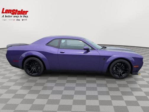 Plum Crazy Pearlcoat 2023 Dodge Challenger SRT Hellcat