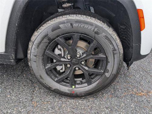 Bright White Clearcoat 2026 Jeep Grand Cherokee Altitude