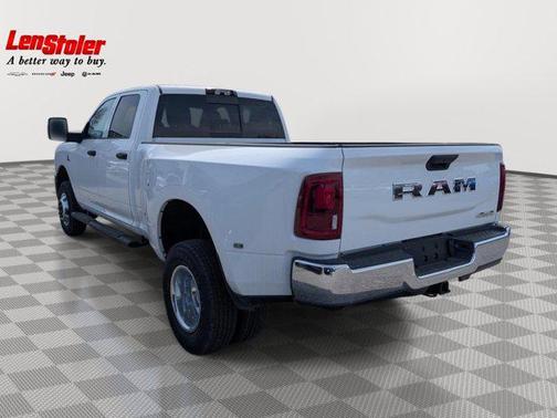 Bright White Clearcoat 2026 RAM 3500 Tradesman Crew Cab 4x4 8' Box