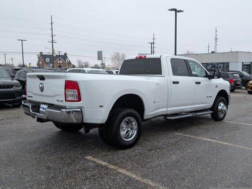 2024 RAM 3500 Big Horn Crew Cab 4x4 8' Box