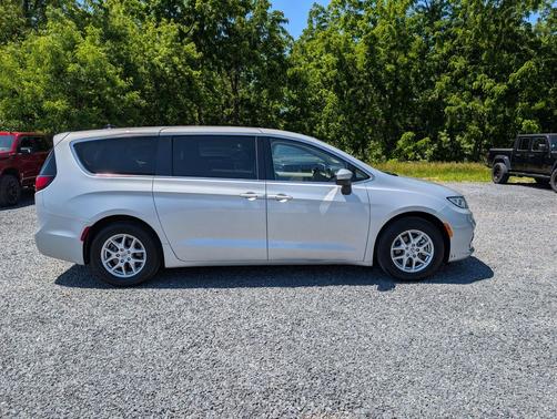 Silver Mist Clearcoat 2023 Chrysler Pacifica Touring L