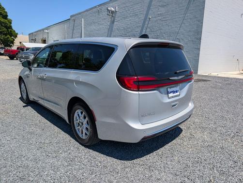 Silver Mist Clearcoat 2023 Chrysler Pacifica Touring L