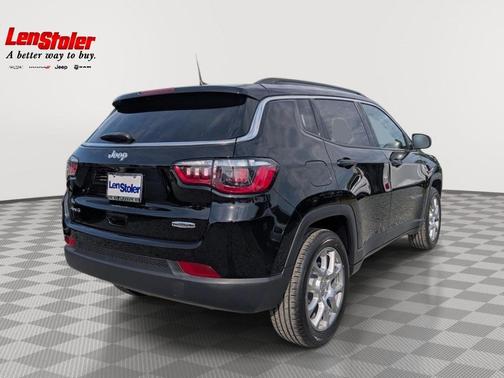 Diamond Black Crystal Pearlcoat 2022 Jeep Compass Latitude Lux