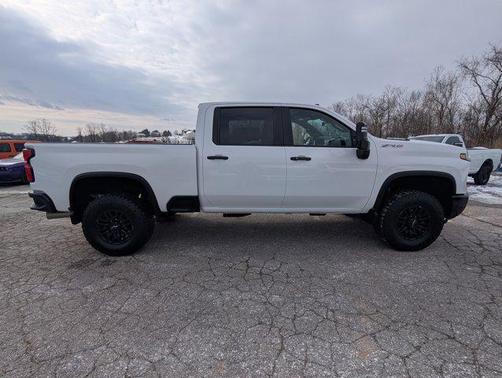 2025 Chevrolet Silverado 2500 4WD Crew Cab Standard Bed ZR2