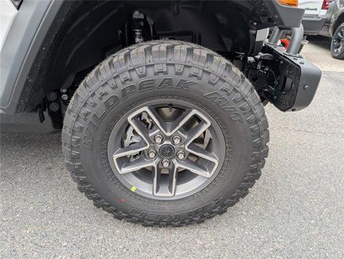 Bright White Clearcoat 2026 Jeep Gladiator Mojave 4x4