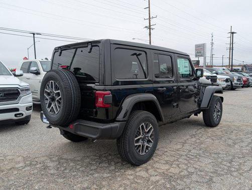 2025 Jeep Wrangler 4-Door Sahara 4x4