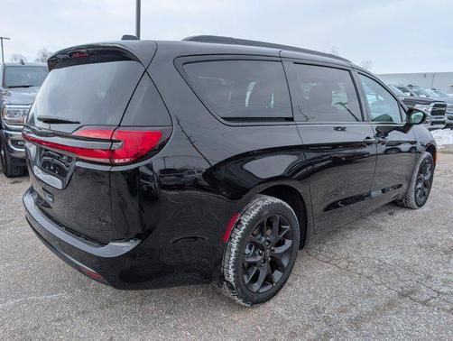 2026 Chrysler Pacifica L