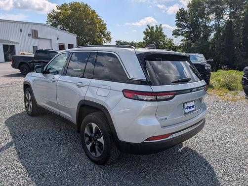 Silver Zynith 2024 Jeep Grand Cherokee 4xe Base