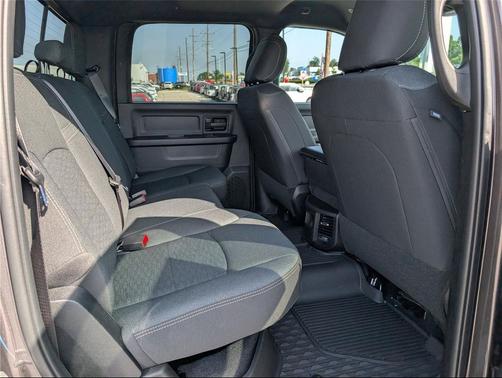 Granite Crystal Metallic Clearcoat 2026 RAM 2500 Black Express Crew Cab 4x4 6'4' Box